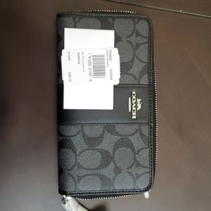 Coach Large wallet; COLOR: Silver /Balack